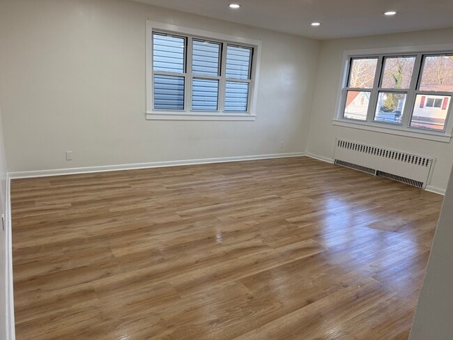 Building Photo - 93 Clunie Ave