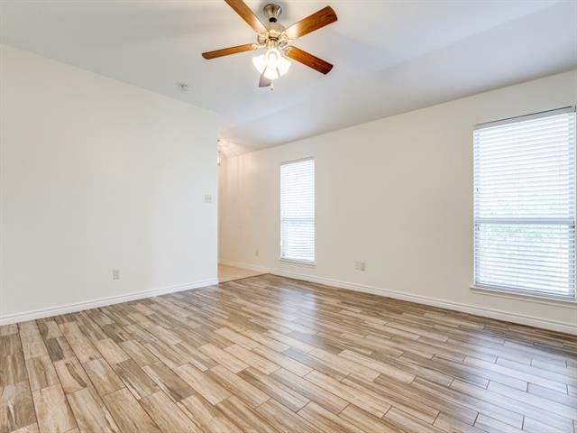 Building Photo - 910 Elm Grove
