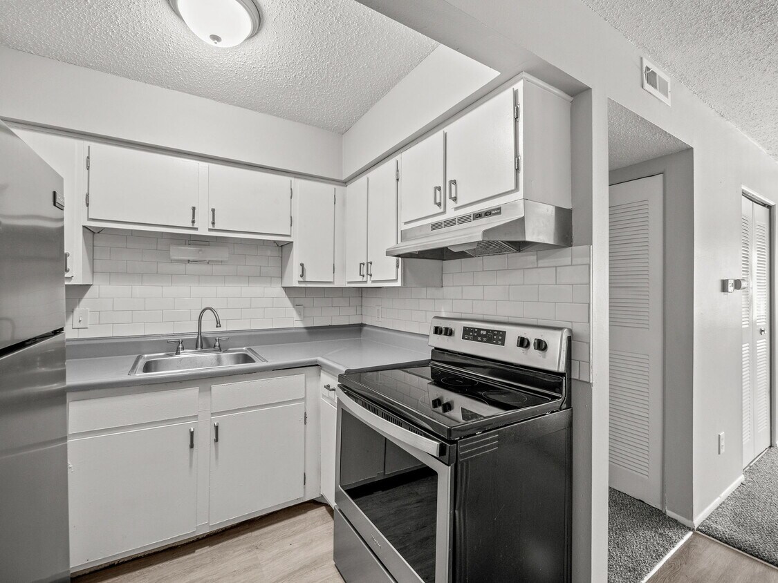Primary Photo - 11390 Brydan St