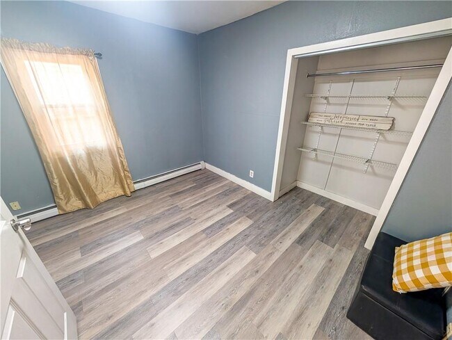 Foto del edificio - 136 Chatham St