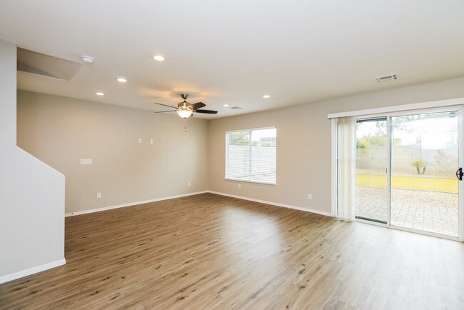 Building Photo - 919 W Kowalsky Ln