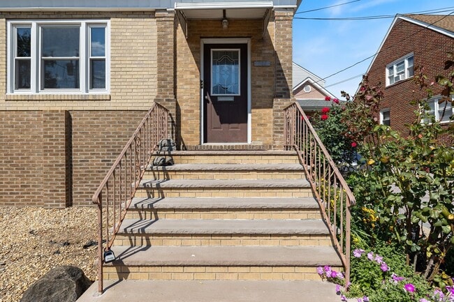 Building Photo - 765 4th St