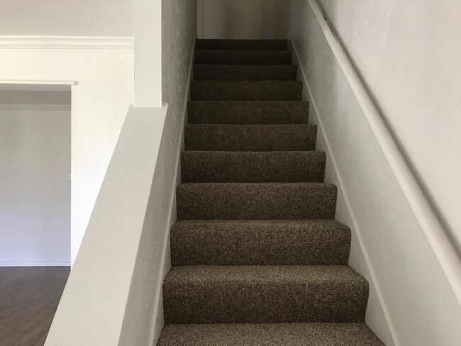 Building Photo - 2BR/1.5BA River Oaks townhome for lease by...