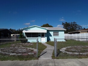 Building Photo - 5011 6th Ave S