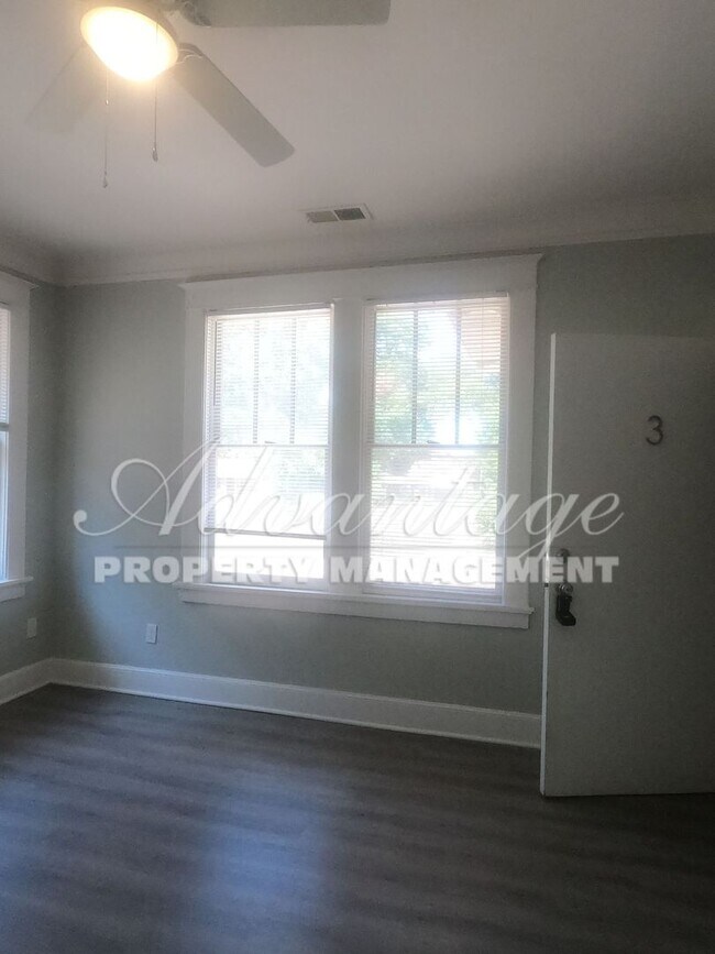 Foto del edificio - Schedule today to see this Midtown Apartme...