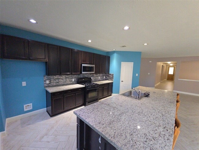 Building Photo - 16014 Peach Bluff Ln