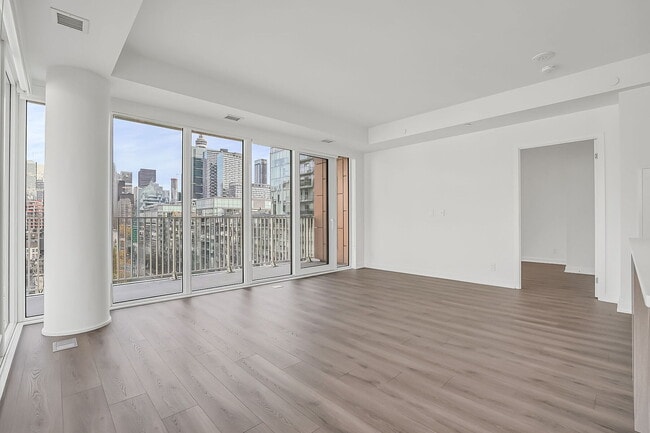 Building Photo - 88 Bathurst St