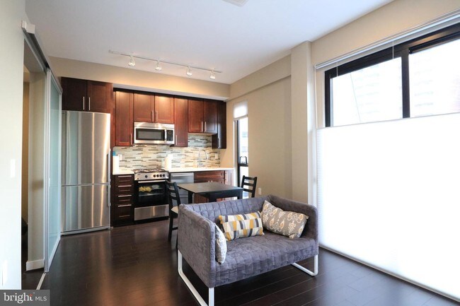 Foto del edificio - 1320 Fenwick Ln