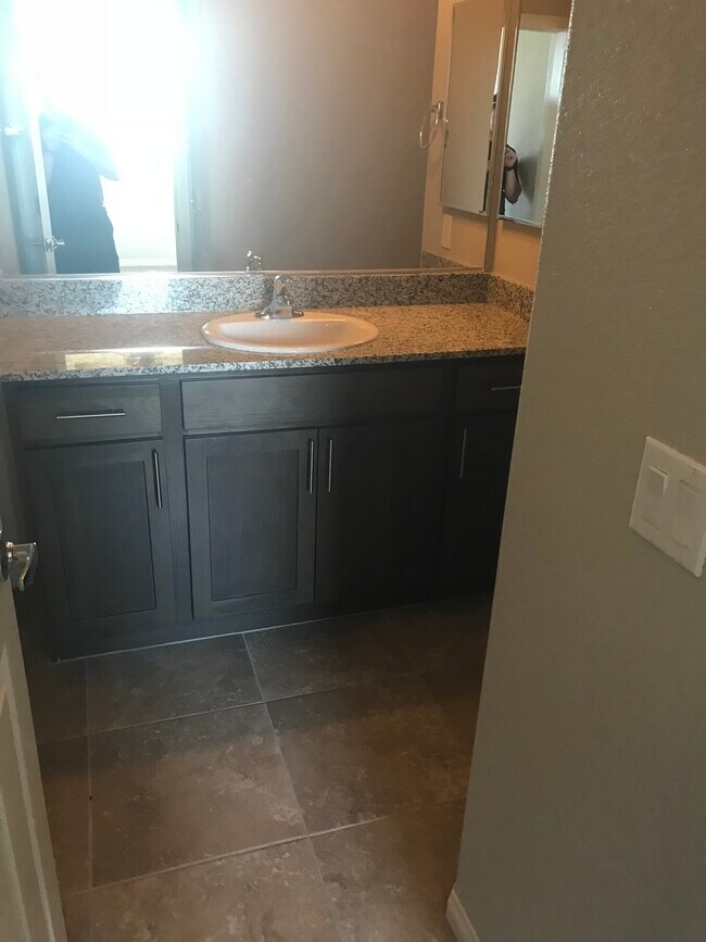 Foto del edificio - 2698 Crystal Blue St