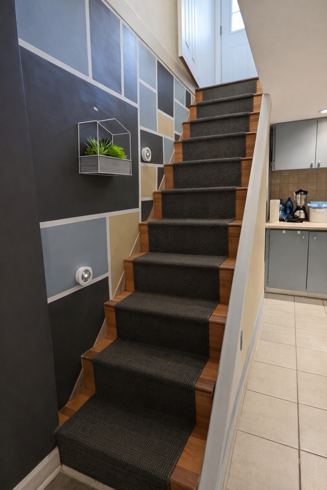 Building Photo - 10 Oak Park Av