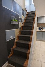 Building Photo - 10 Oak Park Av