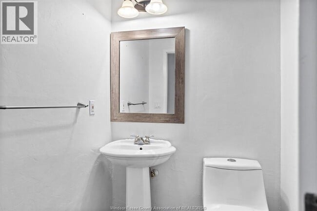 Building Photo - 4478 Villa Paradiso Cres