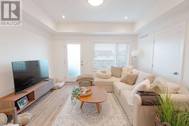 Photo du bâtiment - 12 Lily Ln