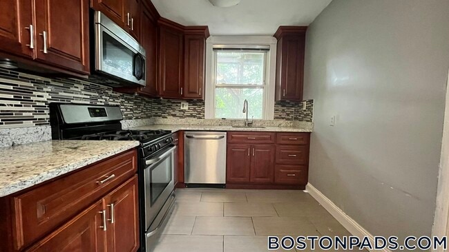 Building Photo - 66 University Rd