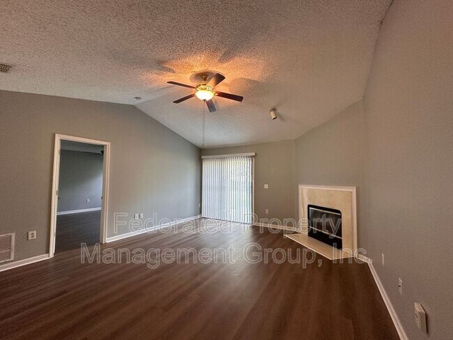 Foto del edificio - 3860 Hideaway Lane