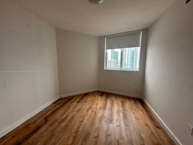 Foto del edificio - 601 NE 23rd St