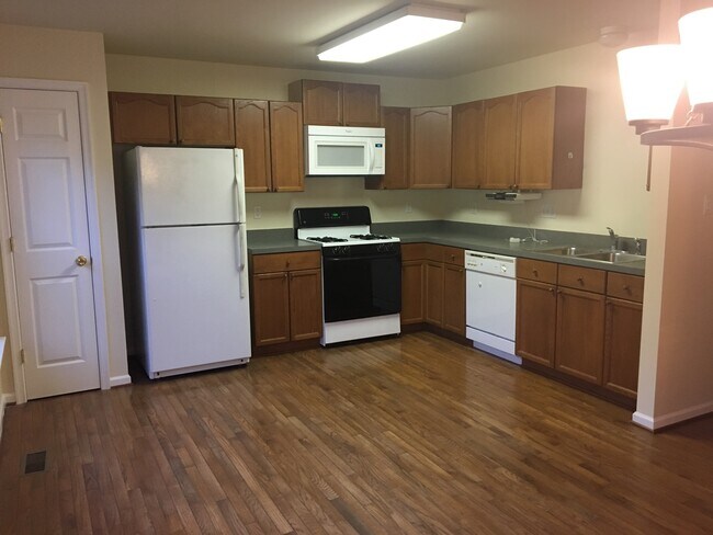 Foto del edificio - 606 Hupps Hill Ct