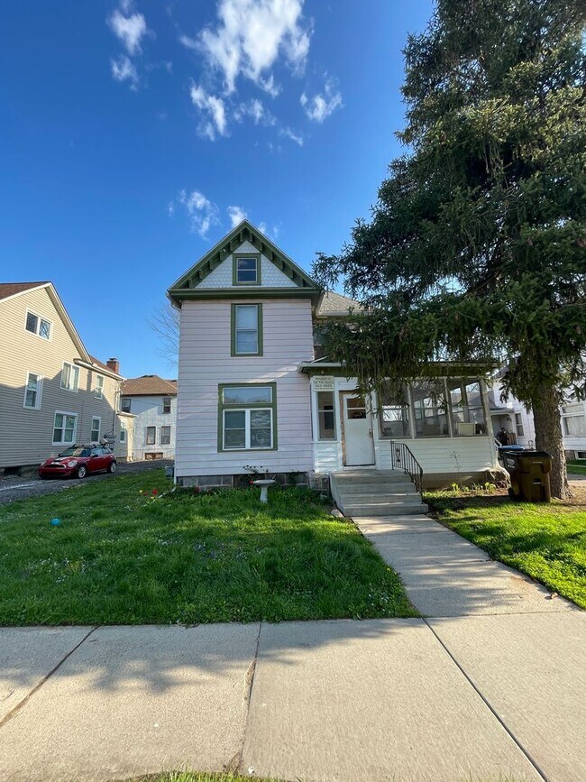 Building Photo - 418 Emmet St