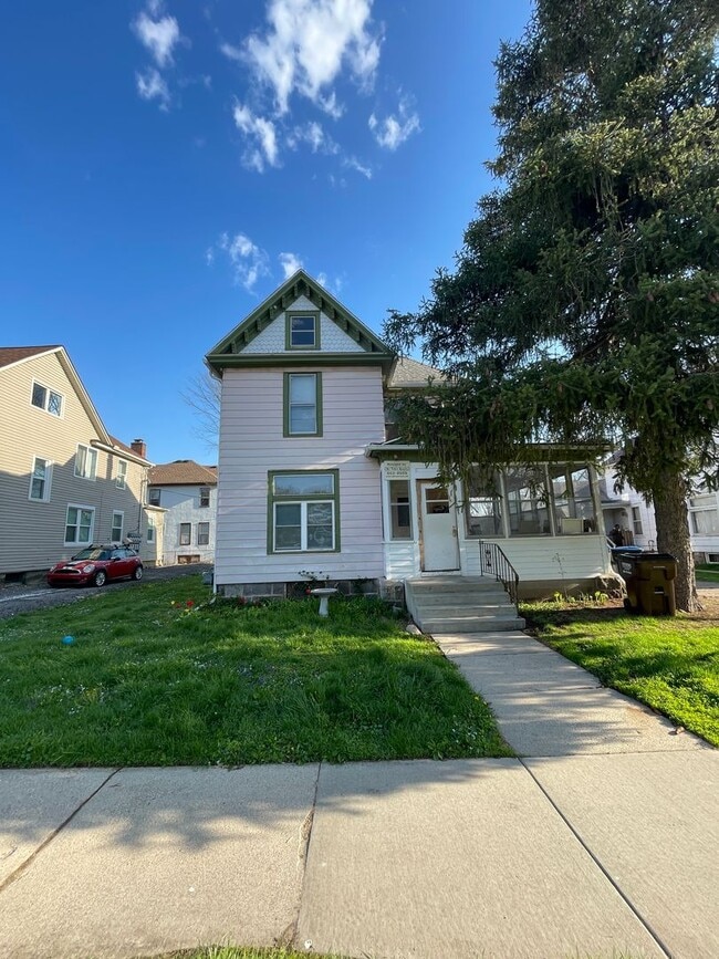Building Photo - 418 Emmet St