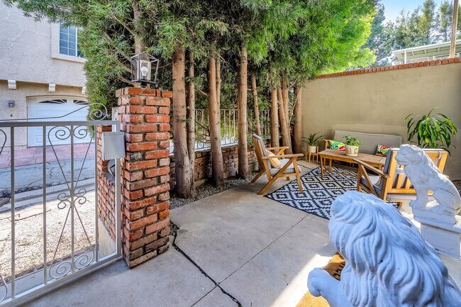 Foto del edificio - 14238 Dickens St