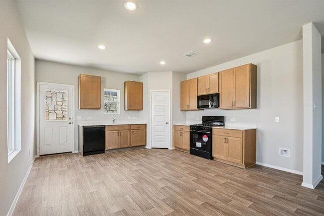Foto del edificio - Beautiful 4-Bedroom Home | Pet Friendly | Fenced Backyard | 2-Car Garage