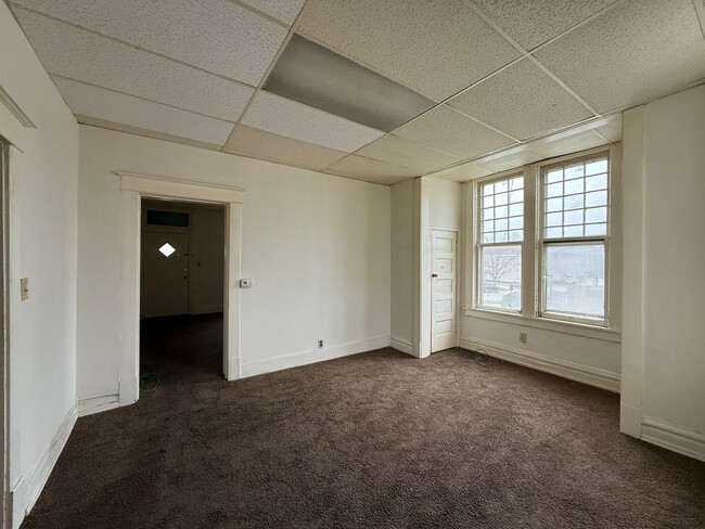 Building Photo - ALL UTILITIES INCLUDED...1 Bed 1 Bath