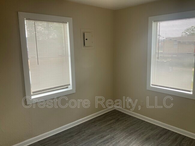 Foto del edificio - 693 Looney Ave