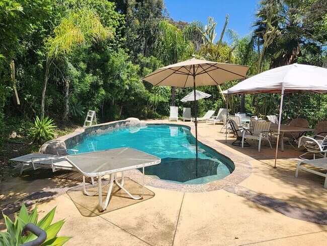 Foto del edificio - Rarely Available Pool house studio available for rent
