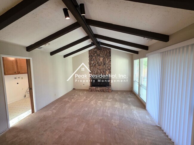 Foto del edificio - Nice Fair Oaks 3bd/2ba Home with 3 Car Gar...