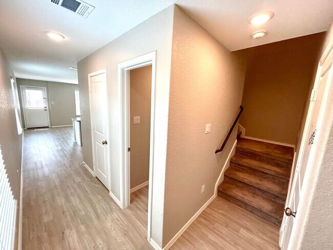 Foto del edificio - Modern Two-Story Home with Garage & Fenced Yard!