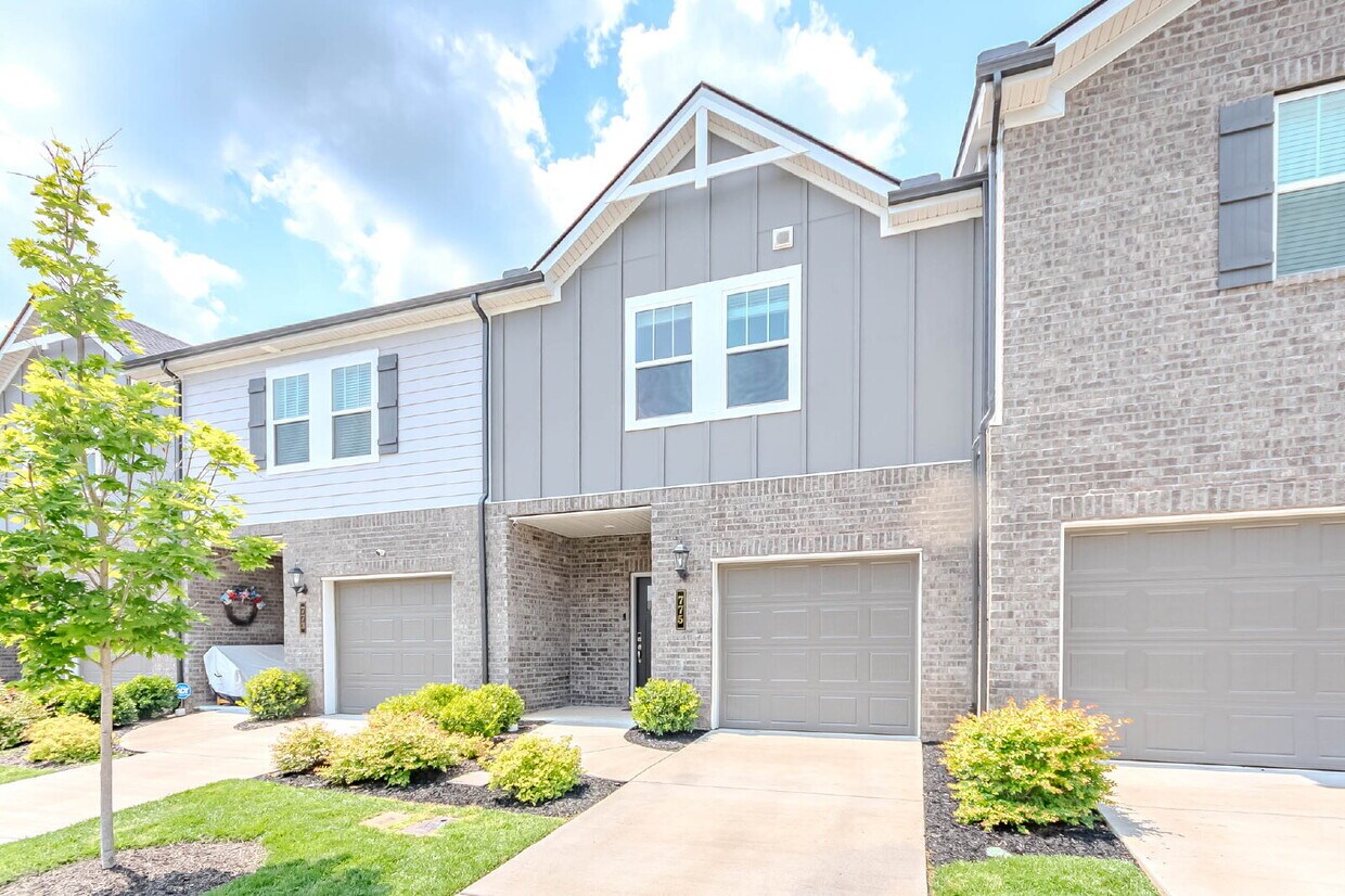 Primary Photo - 3/2.5 Townhome w/ Garage. Great Location!