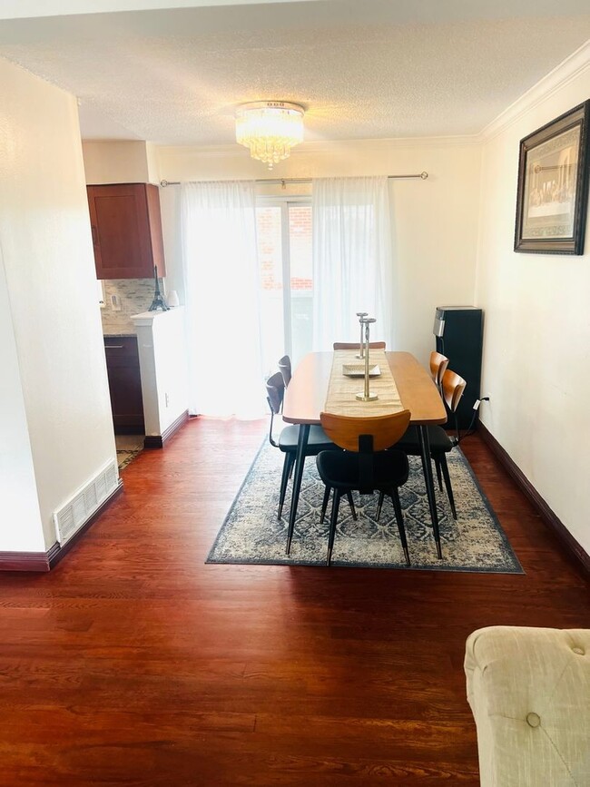 Building Photo - 3 Bedroom Townhome in Aurora