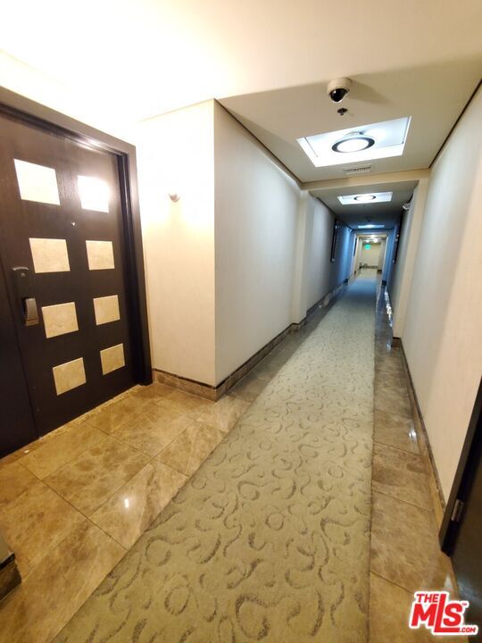 Foto del edificio - 702 S Serrano Ave