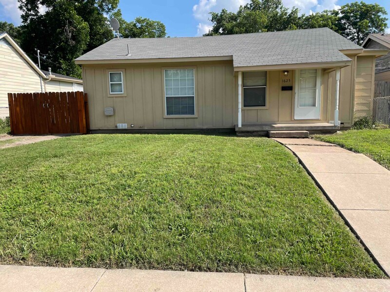 1625 Hickory St, Grand Prairie, TX 75050 House Rental in Grand