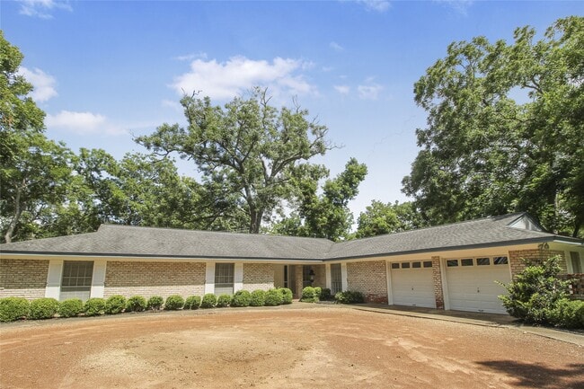 Foto del edificio - 536 Oak Dr