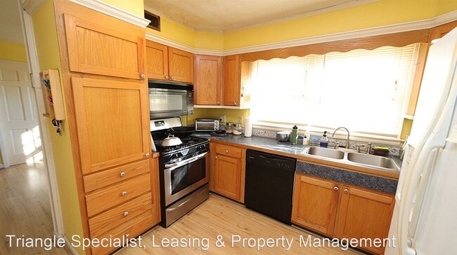 Building Photo - 4 br, 2.5 bath House - 3523 Racine Street
