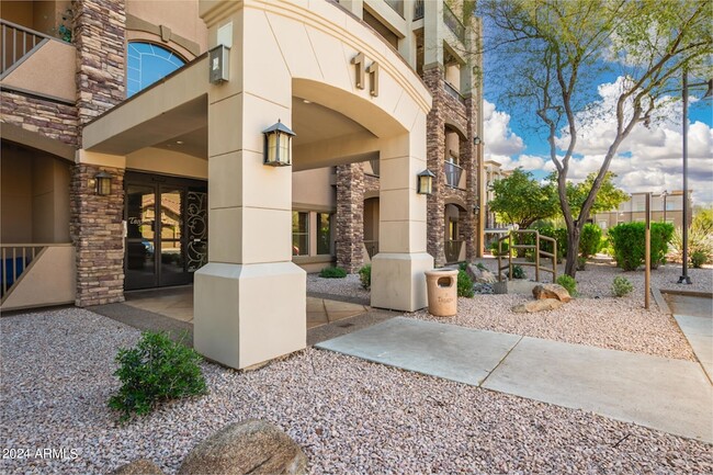 Foto del edificio - 5450 E Deer Valley Dr