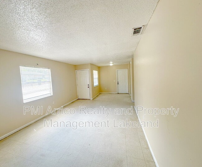 Building Photo - 3212 Crystal Hills Loop S
