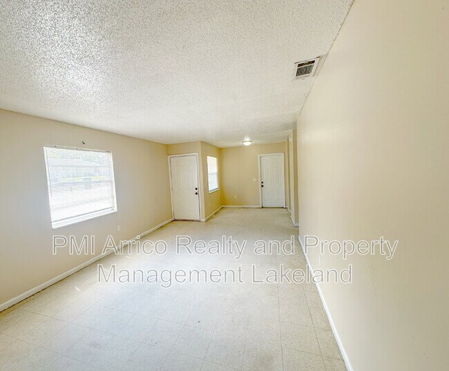 Foto del edificio - 3212 Crystal Hills Loop S