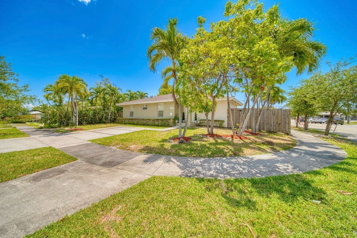 Photo - 11492 Southwest 190th Terrace Road, Miami, FL 33157 - 3 BR 2 BA house