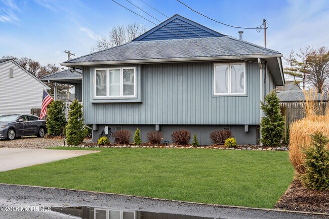 Foto del edificio - 658 Driftwood Pl