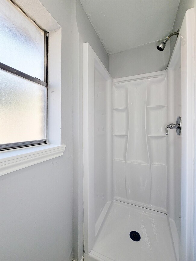 Foto del edificio - 2024 Stones throw Dr