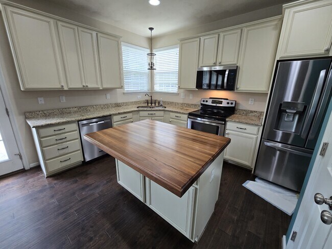 Foto del edificio - 927 Hugh Ln