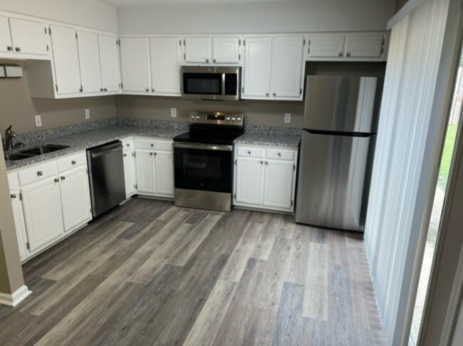 Kitchen - 2220 Woodridge Ln