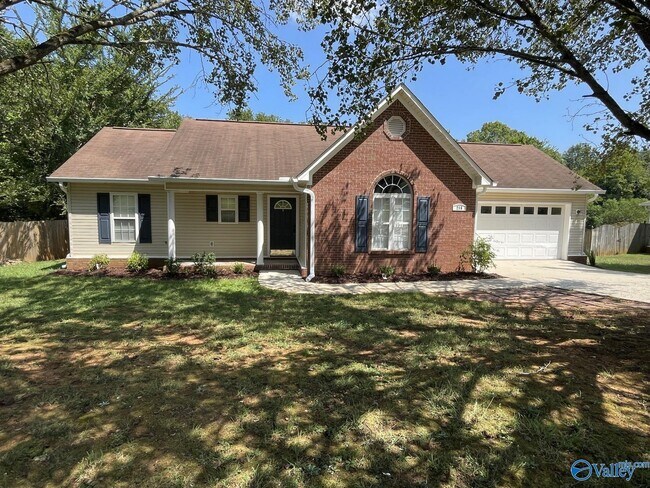 Foto del edificio - 215 Falcon Ridge Dr