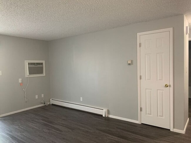 Building Photo - Updated 2 bedroom ranch in north Loveland!...