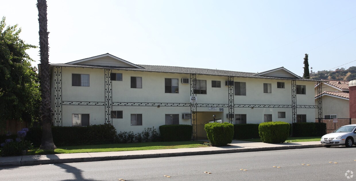 Building Photo - 915 Mt Olive Dr