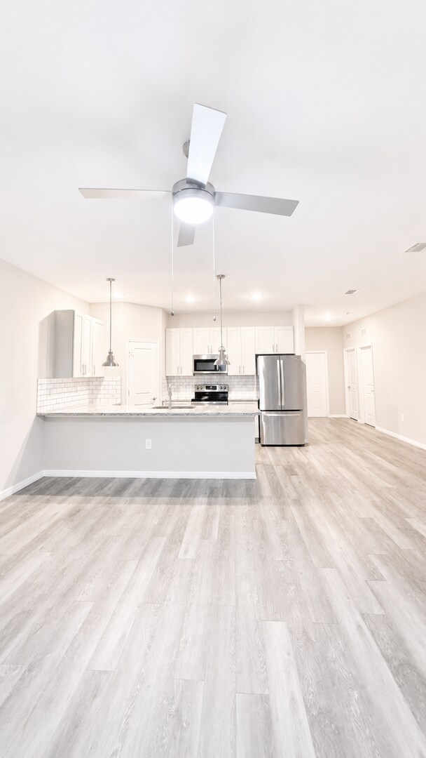 Building Photo - Hidden Gem! Beautiful 3/2 Duplex