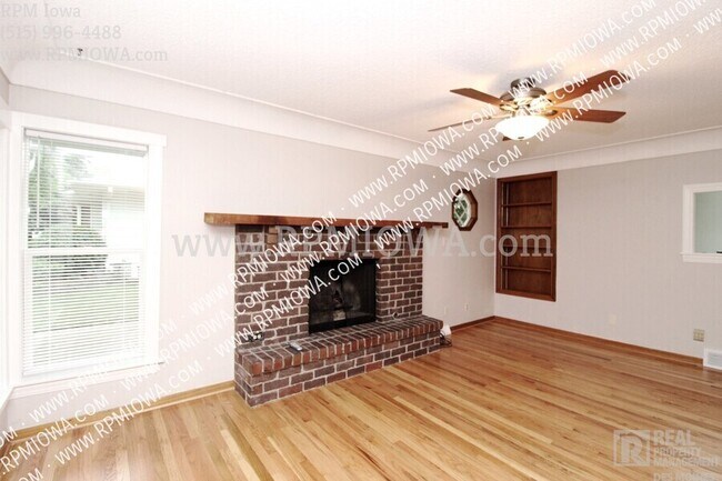 Foto del edificio - 4131 E 10th St