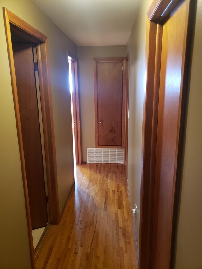 Pasillo - 1407 E Spokane Ave